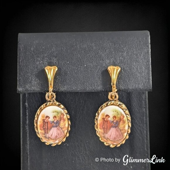 VTG Oval Porcelain Fragonard Courting Couple Cameo Gold Tone Clip On Earrings - Picture 3 of 8